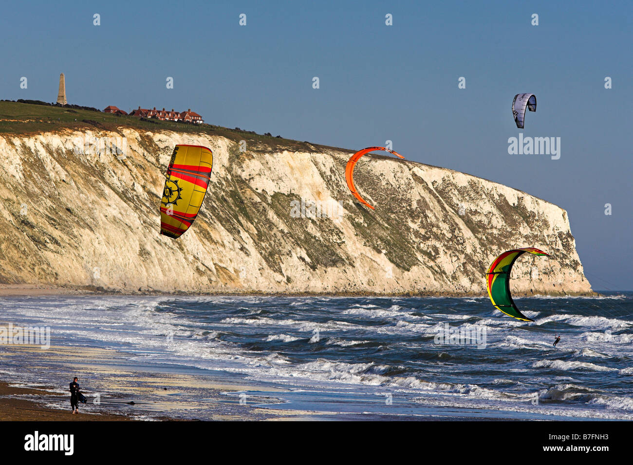 Kite surfers a Sandown Bay, Isola di Wight Foto Stock