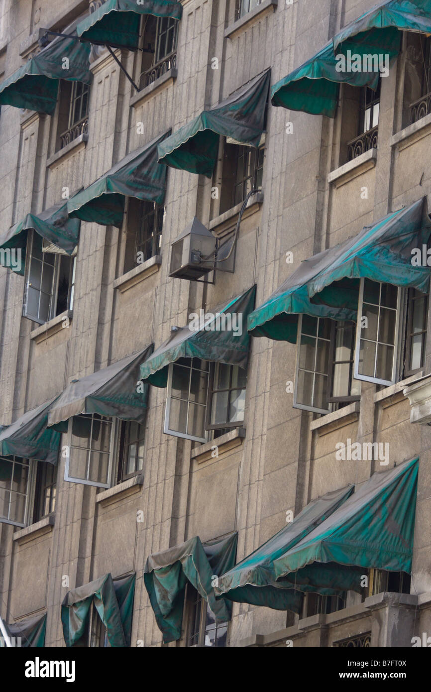 Tende da sole appartamento edificio windows Santiago del Cile Foto Stock