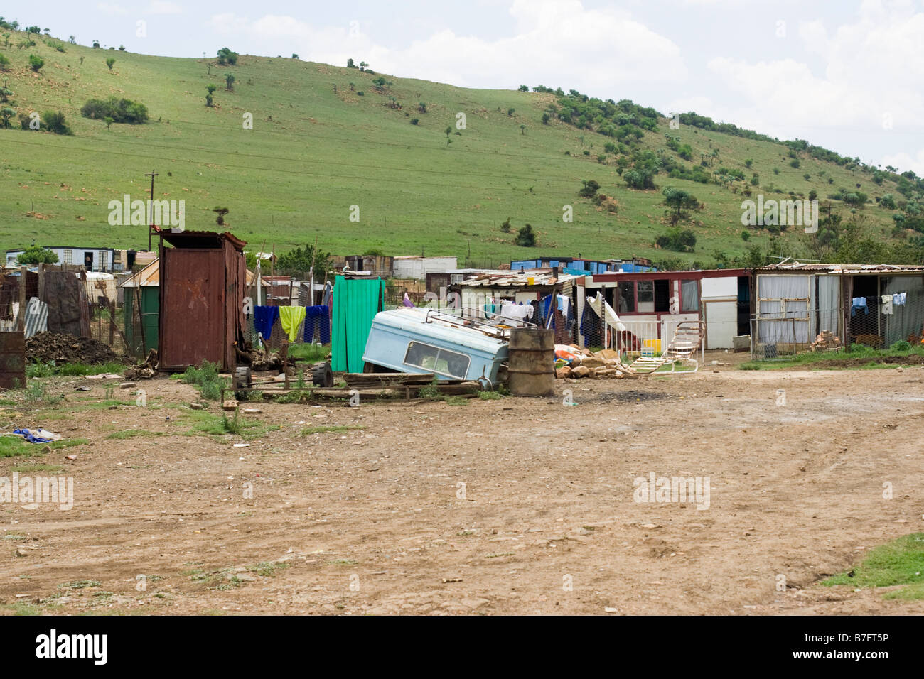 Squatter camp sul fianco della montagna, Gauteng, Sud Africa Foto Stock