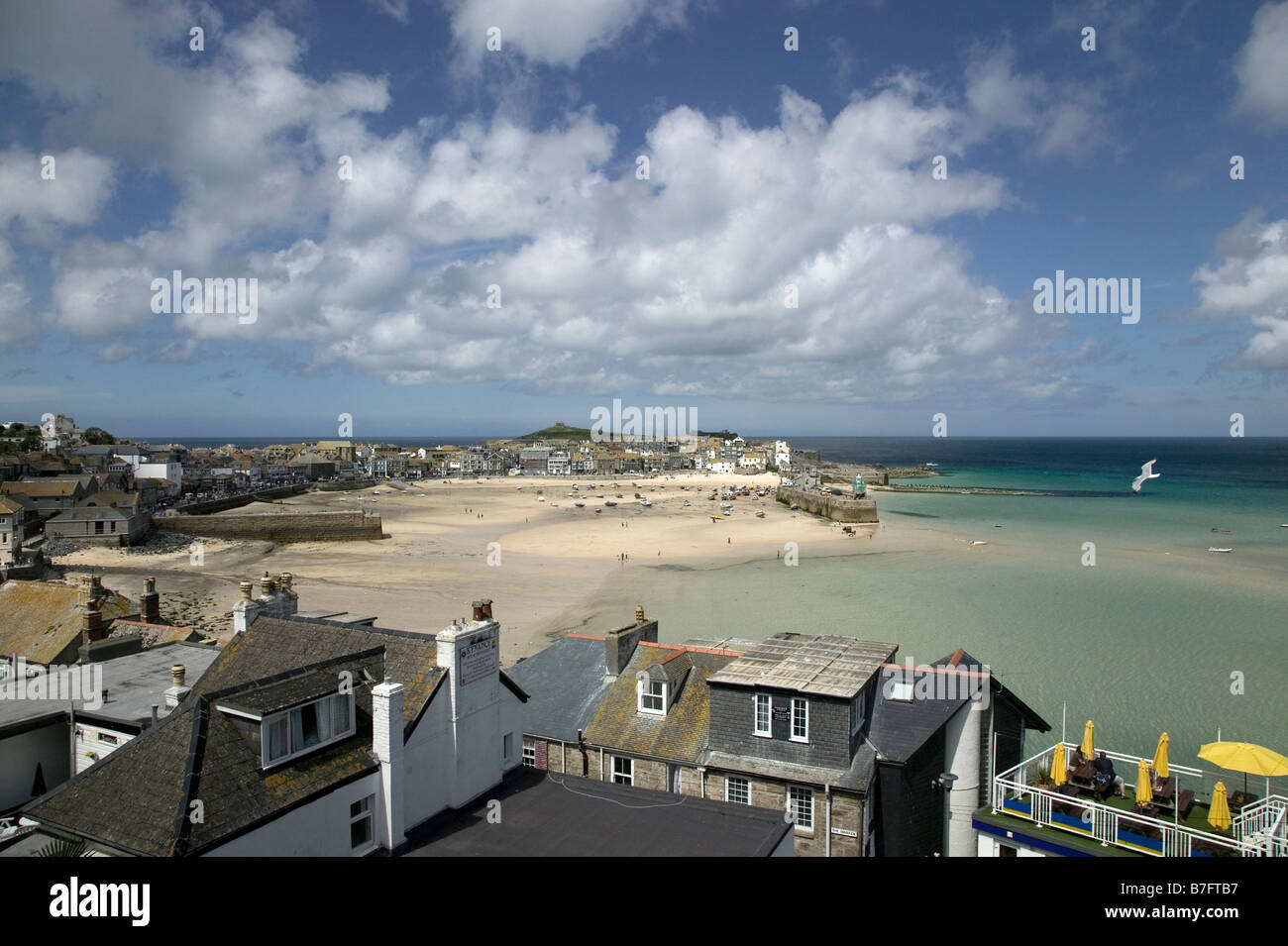 Vista su St Ives harbour Cornovaglia Foto Stock