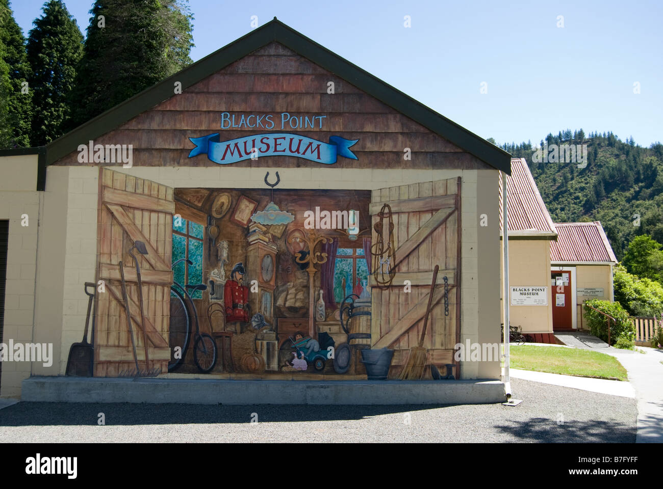 Murale, museo di Blacks Point, Blacks Point, quartiere di Buller, regione della costa occidentale, isola del Sud, nuova Zelanda Foto Stock