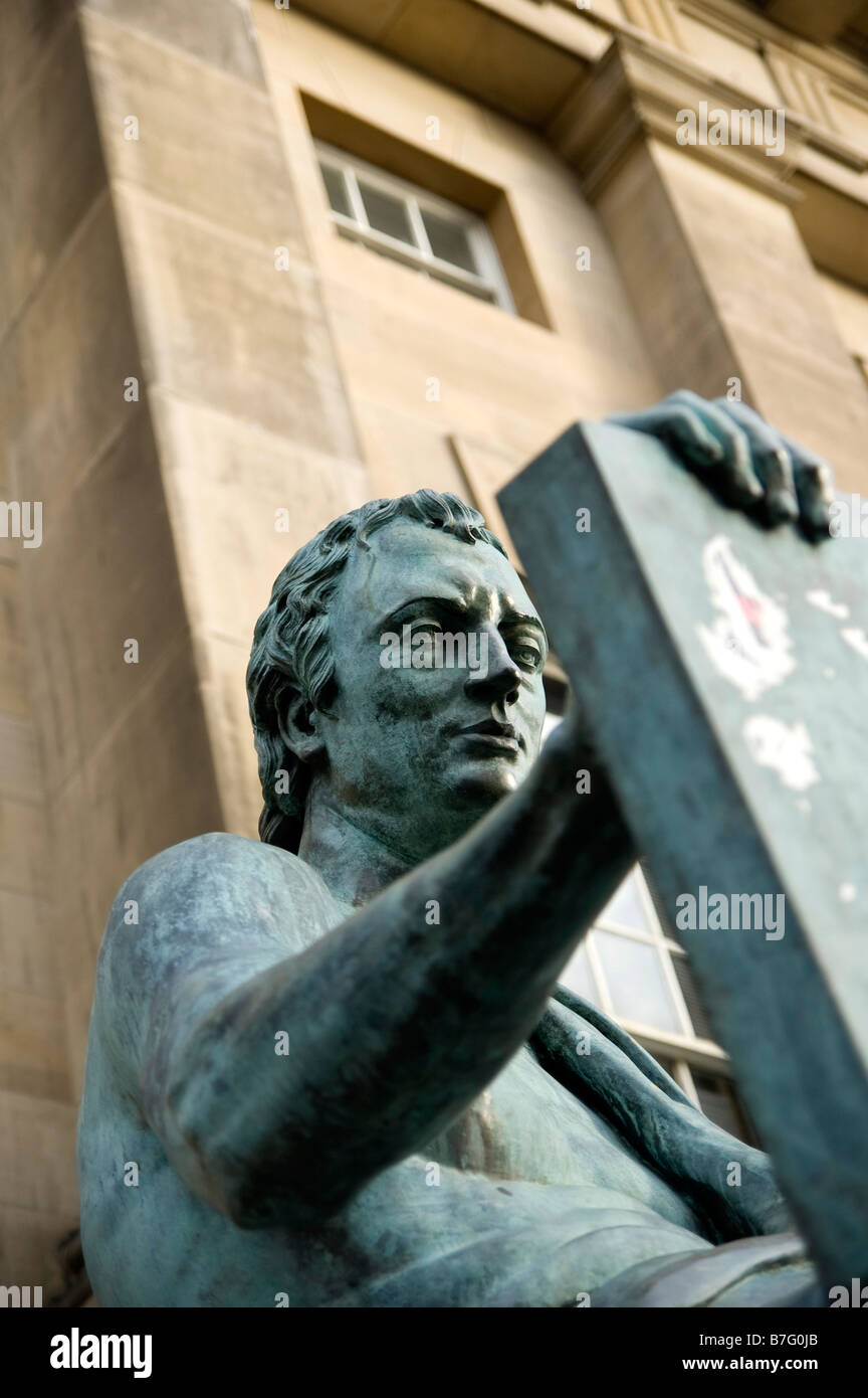 Statua del filosofo David Hume sulla Royal Mile Foto Stock