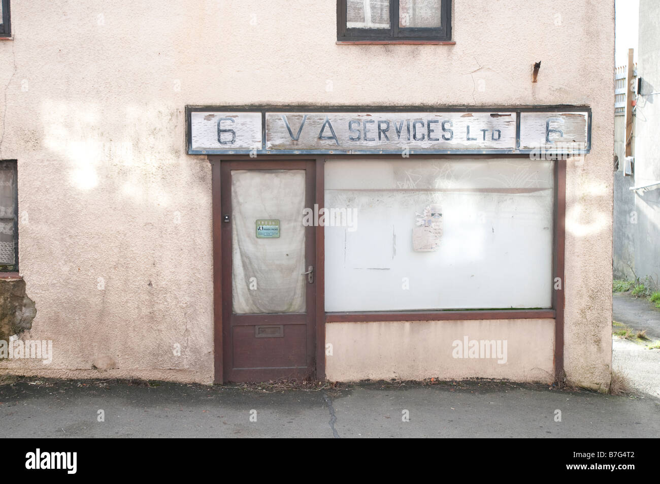 Un negozio di vuoto a Glastonbury, Regno Unito Foto Stock
