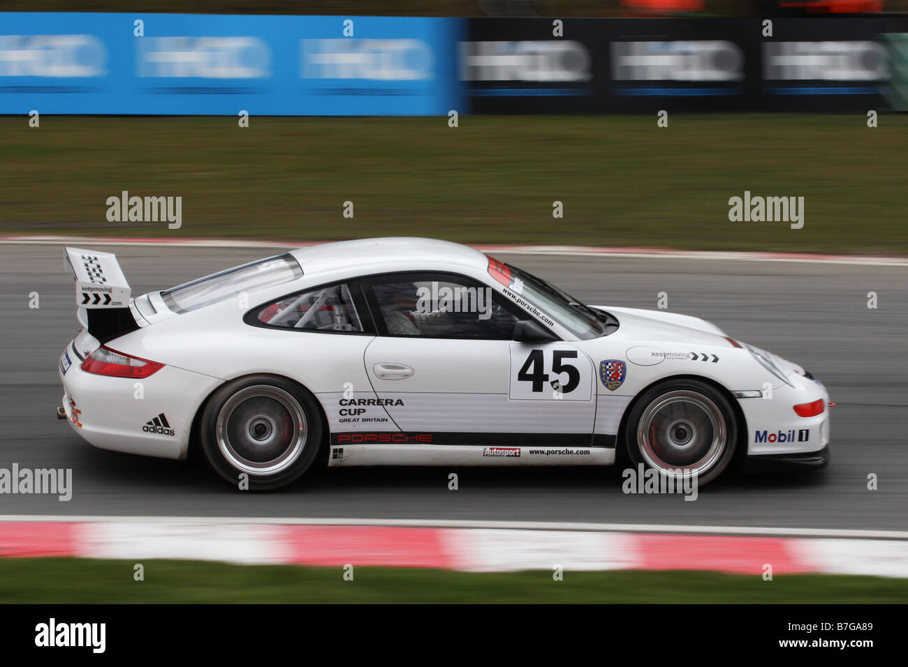Porsche 911 GT3 Cup alla Druids Bend Porsche Carrera Cup GB 2008 Brands Hatch Foto Stock