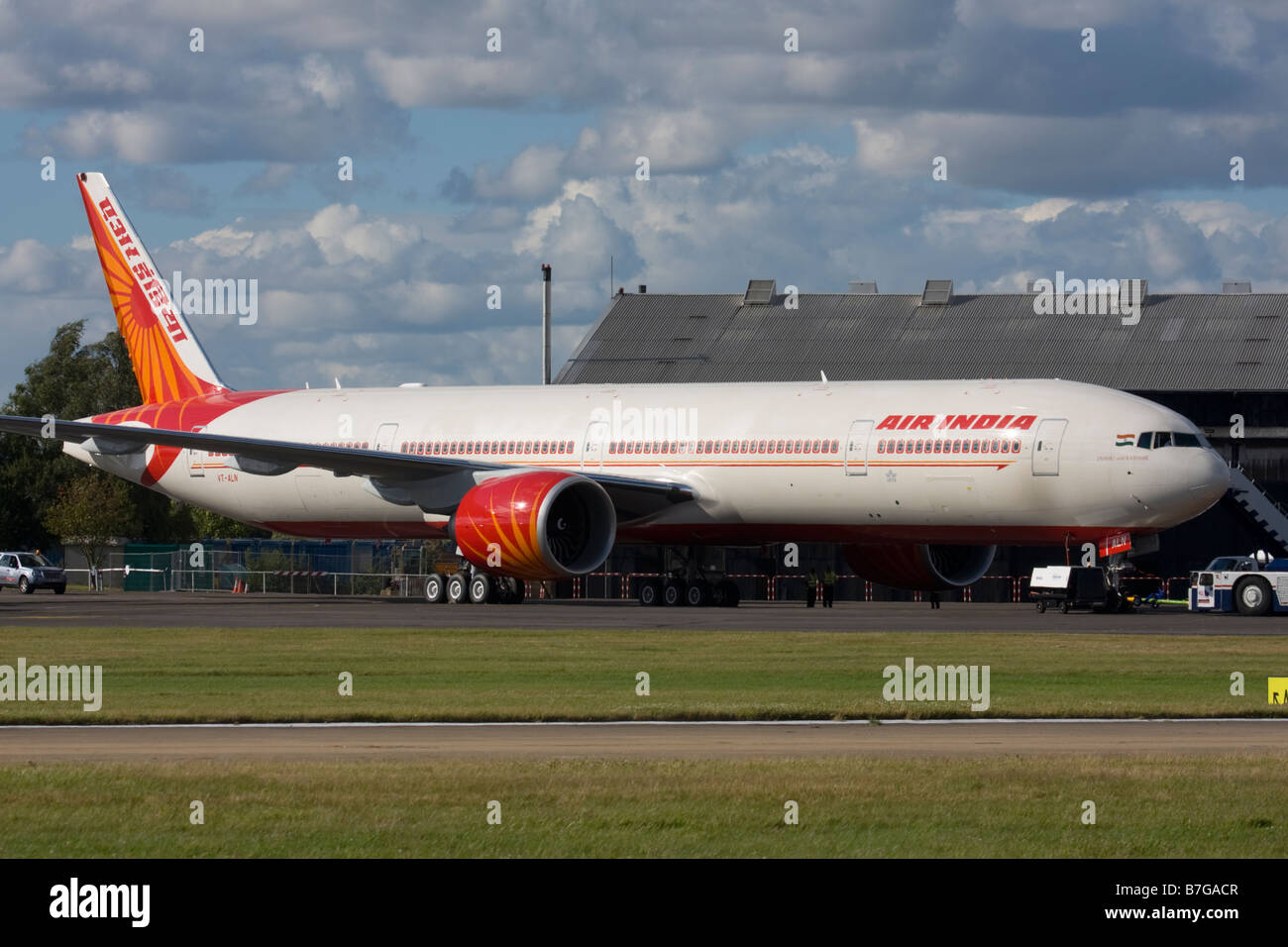Air India Boeing 777-337/ER a Farnborough International Airshow 2008, Regno Unito. Foto Stock