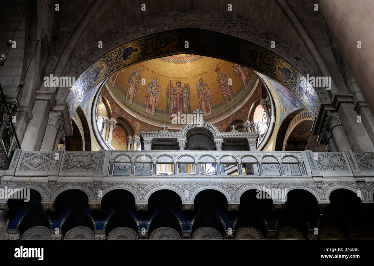 Dettaglio interni cupola del tetto arch archivio cappella con soffitto a volta del Golgota la Chiesa del Santo Sepolcro a Gerusalemme Israele Foto Stock