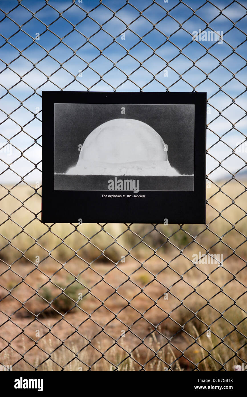 Una fotografia sul display al Trinity Sito, Nuovo Messico che mostra il mondo prima esplosione atomica sulla luglio 16, 1945. Foto Stock