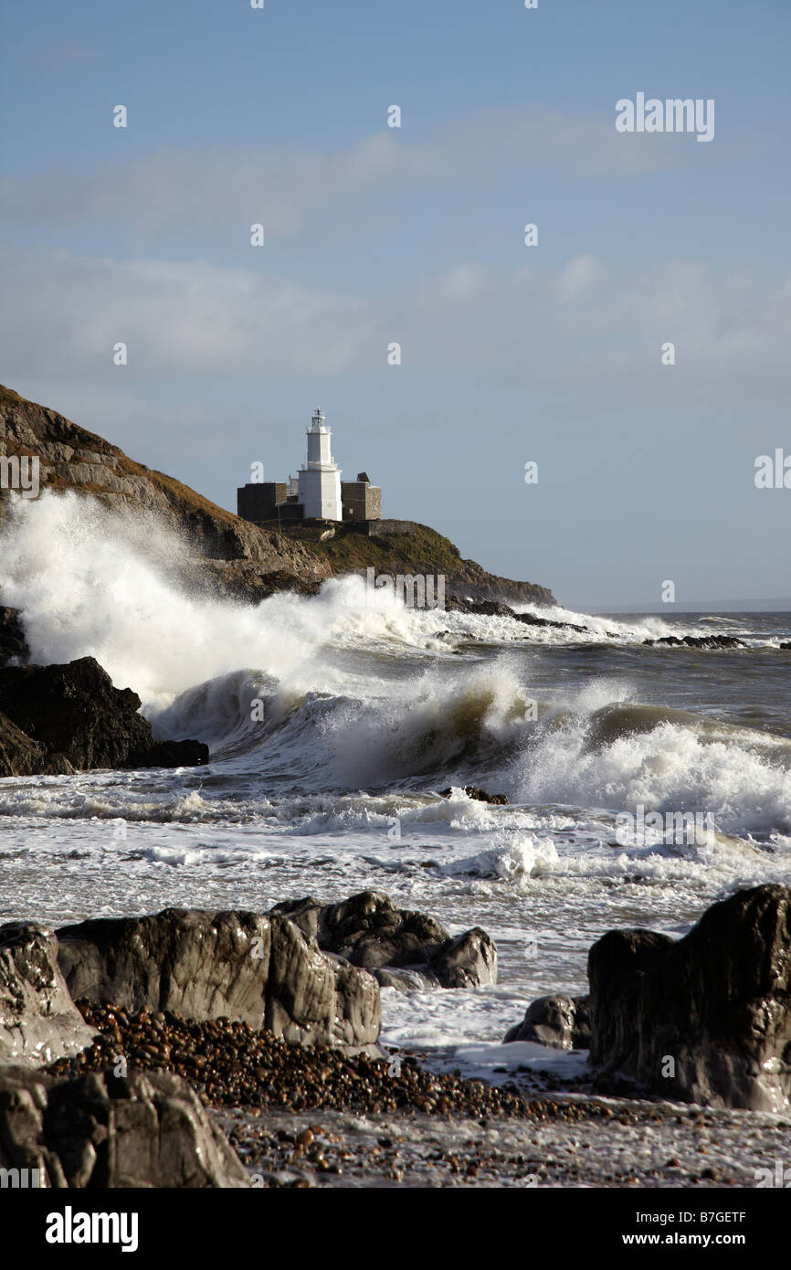 Mumbles faro durante una tempesta, Mumbles, Penisola di Gower, Wales, Regno Unito Foto Stock