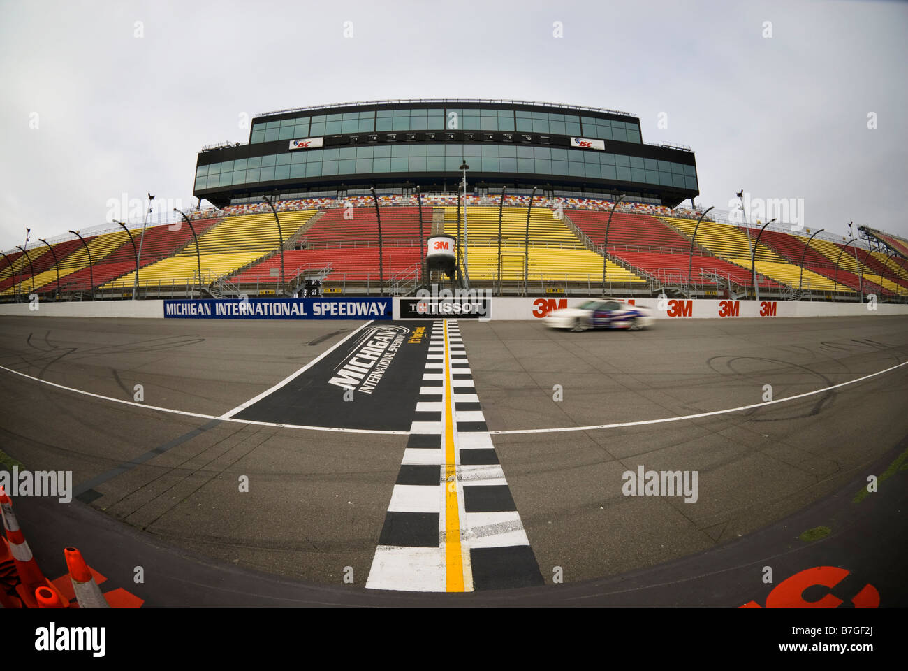 Un ritmo Autonoleggio facendo un giro al Michigan International Speedway di Brooklyn, Michigan, Stati Uniti d'America. Foto Stock