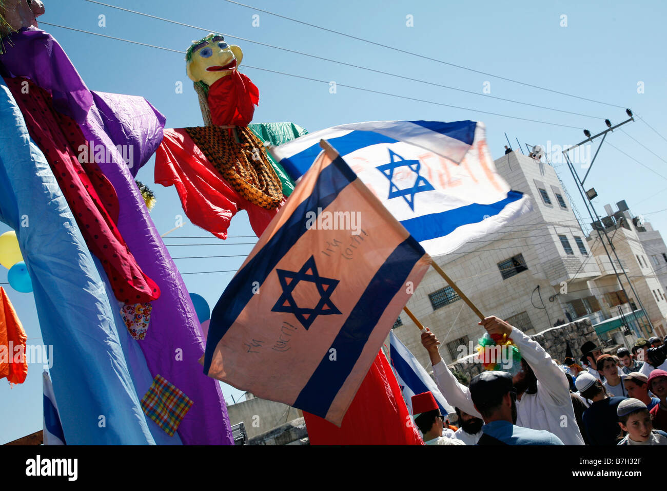 Purim celebrazione israeliani occuparono la città vecchia di Hebron palestinese in Cisgiordania. Foto Stock