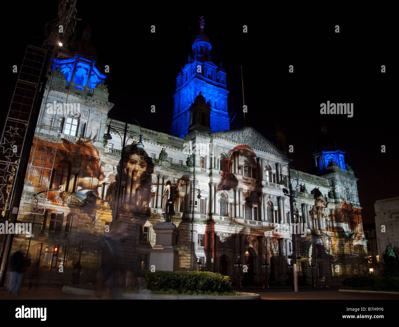 Masterizzare la notte in Glasgow - George Square Foto Stock