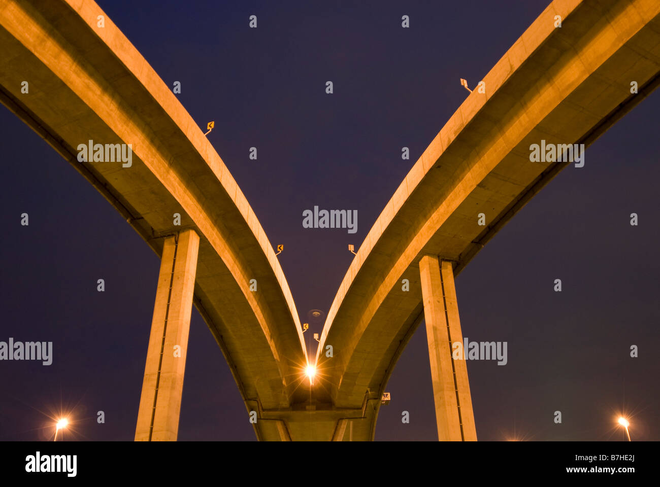 Autostrade sopraelevate a Ponte Rama 9, Bangkok. Della Thailandia Foto Stock