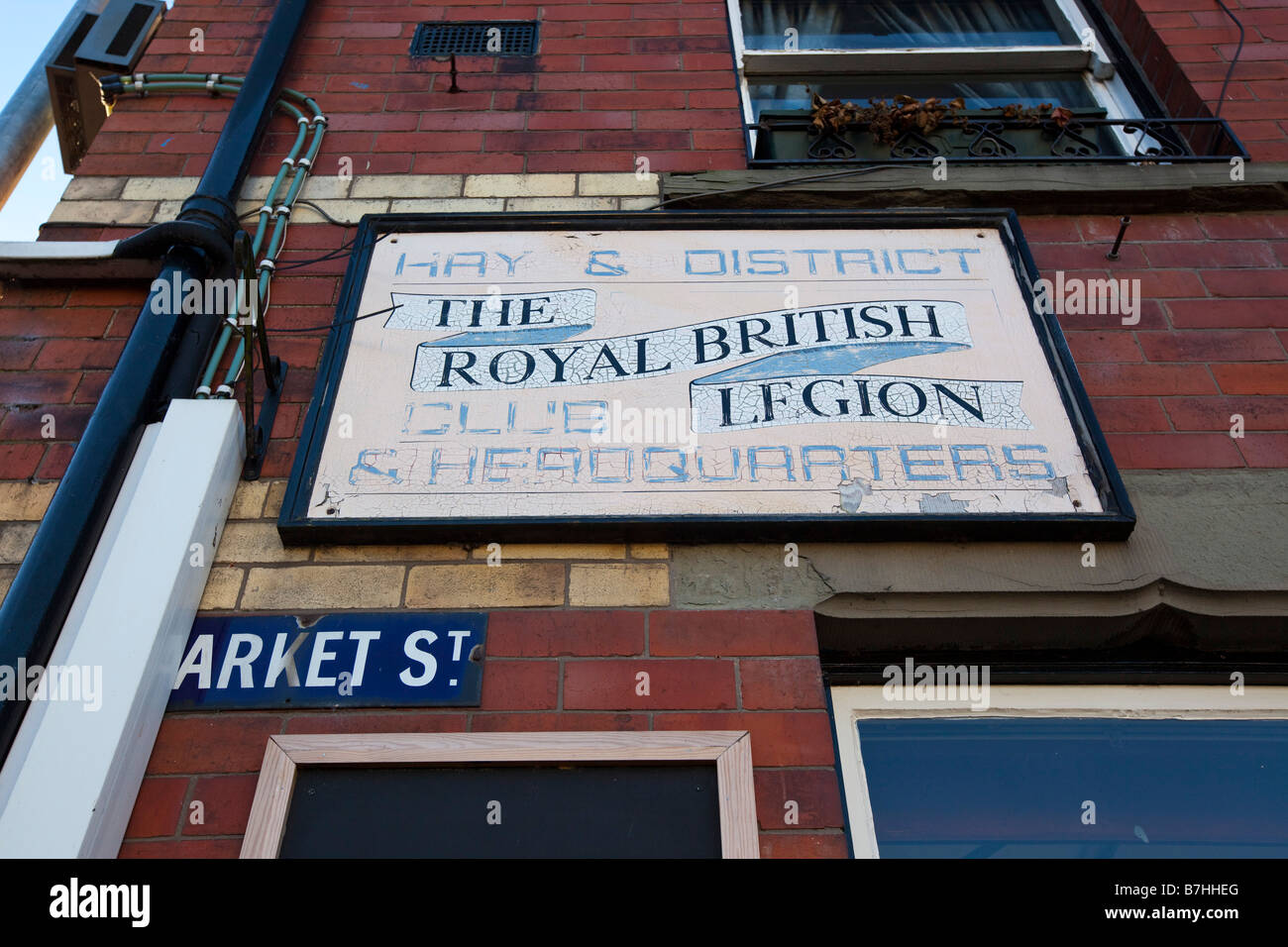 Hay on Wye in confini gallese di seconda mano libri antichi e centro di interesse la Royal British Legion vecchio segno Foto Stock