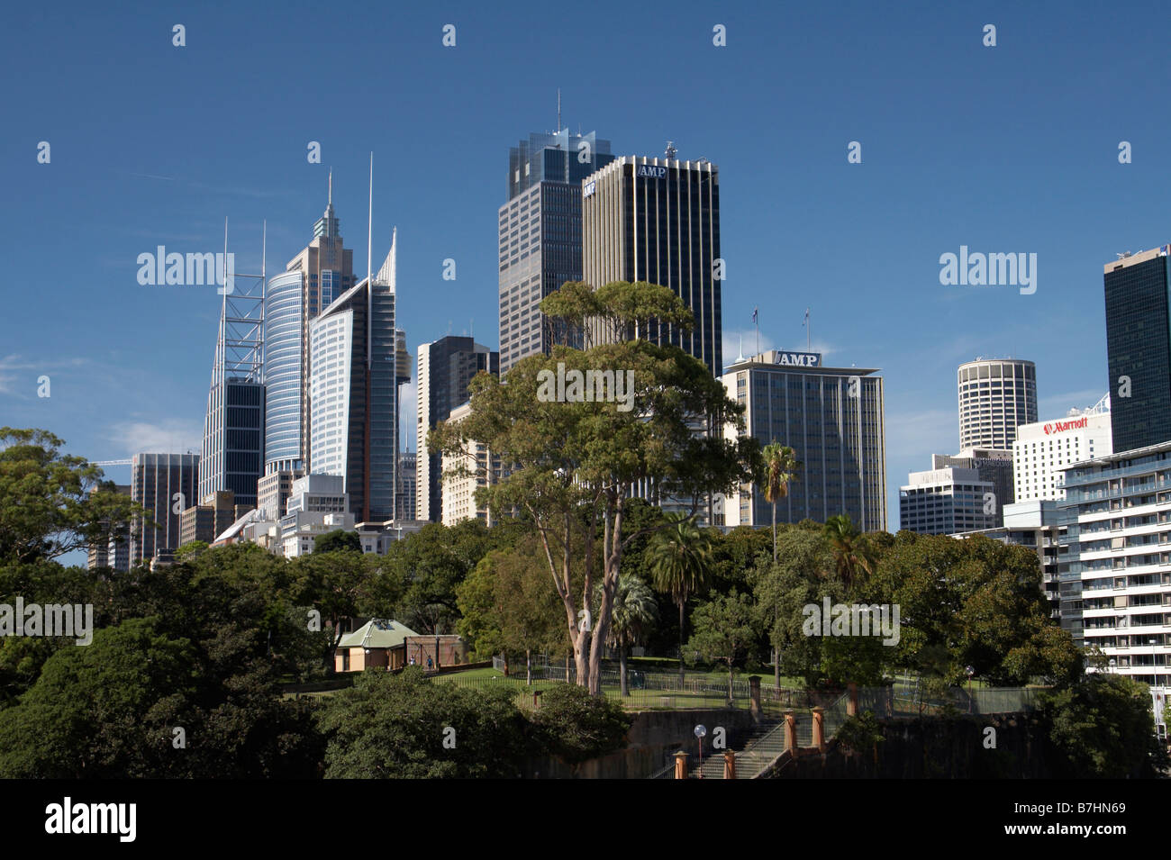 Centro di Sydney come si vede dalle fasi della Opera House, Bennelong Point, Sydney Foto Stock