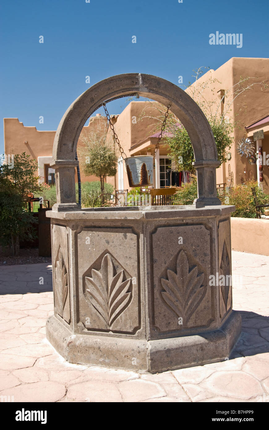 Stati Uniti d'America Arizona Tubac Shopping Plaza e ben Foto Stock