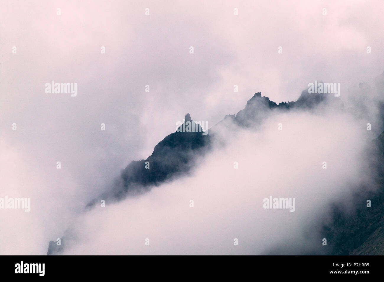 Paesaggio di Torres del Paine è avvolta nella nebbia Patagonia Cile Foto Stock