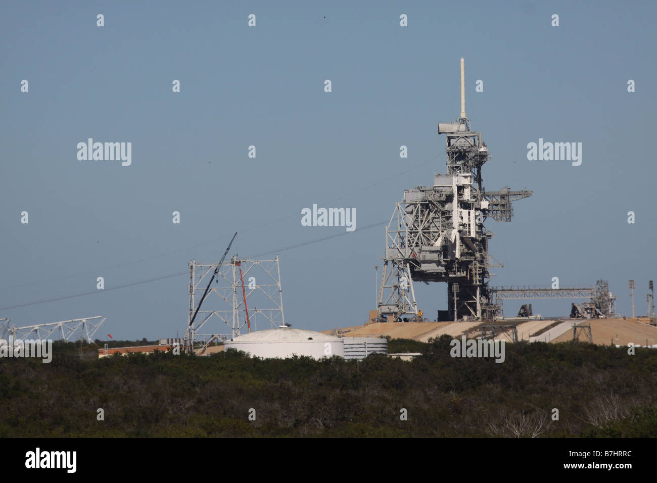 La NASA Launch Pad 39B dal Kennedy Space Center di Cape Canaveral per il sistema di protezione antifulmine costruzione Ares I Foto Stock
