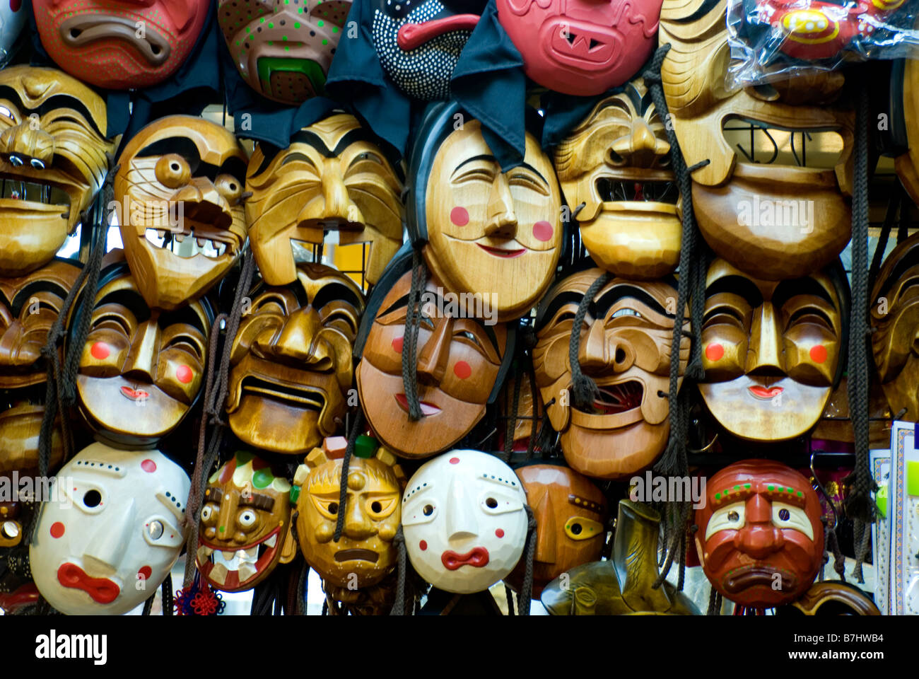Tradizionali Maschere Coreane presso il Mercato Namdaemun , Seoul Foto  stock - Alamy