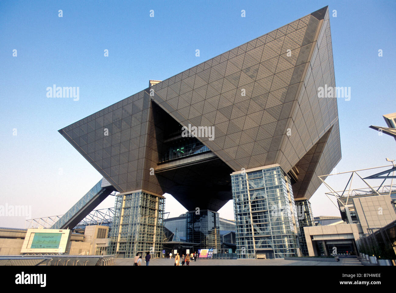 Vista esterna della torre della Conferenza di Tokyo International Exhibition Center quartiere di Odaiba Tokyo Giappone Foto Stock