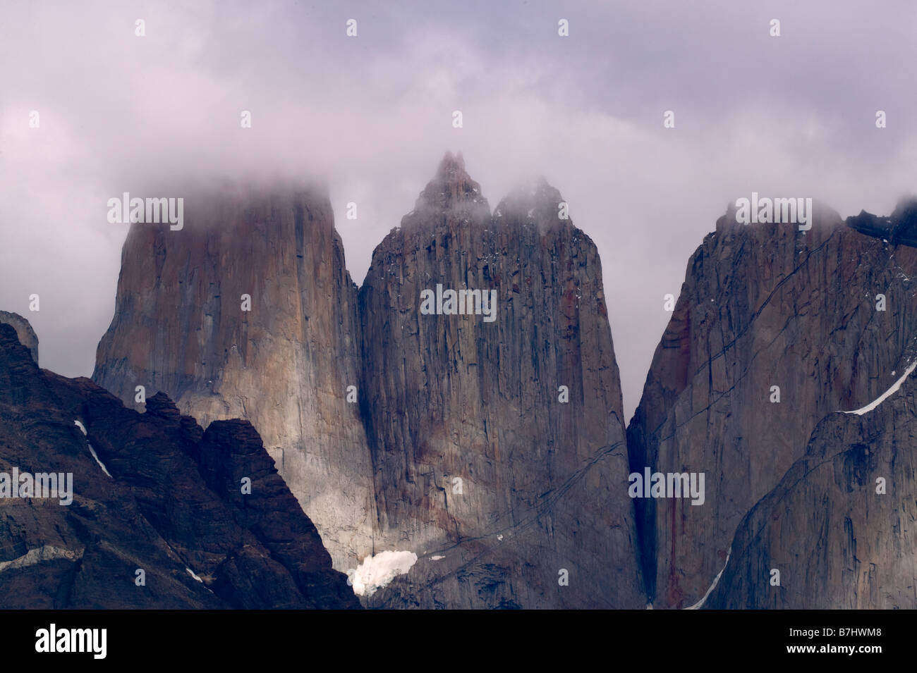 Paesaggio di Torres del Paine nebbia in Patagonia Cile Foto Stock