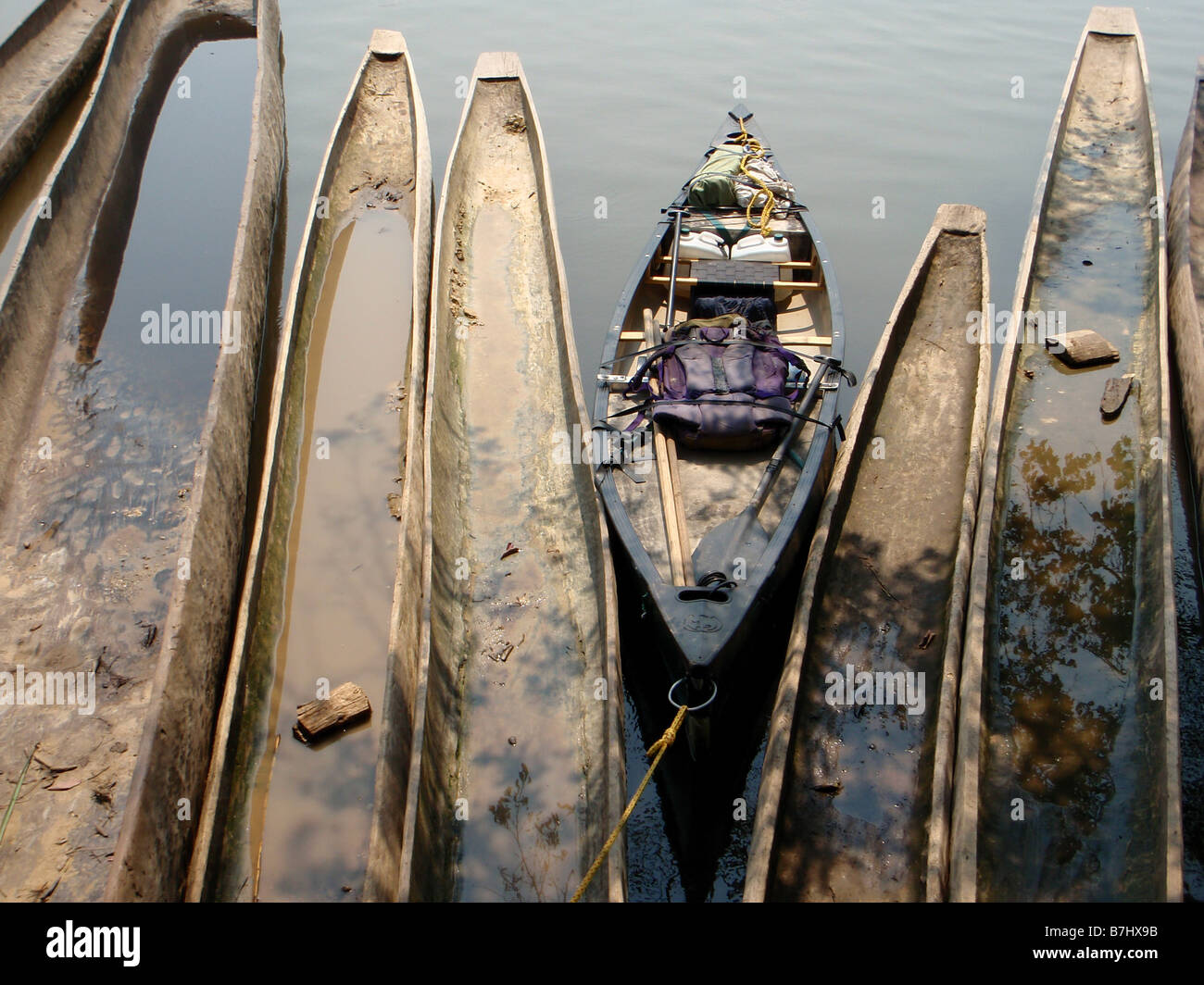 Canoa piroga ormeggiata immagini e fotografie stock ad alta risoluzione -  Alamy