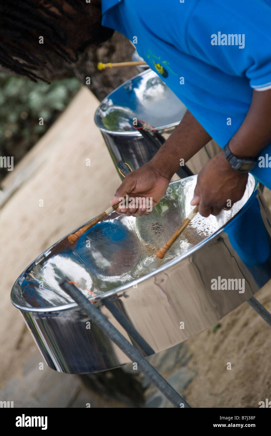 Un nastro di acciaio a portata piena St Lucia, West Indies. Foto Stock