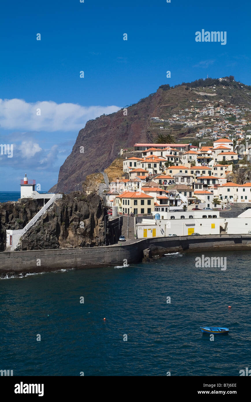 dh CAMARA DE LOBOS MADEIRA Village porto case e Cabo Girao secondo più alto seacliff in Europa porto Foto Stock