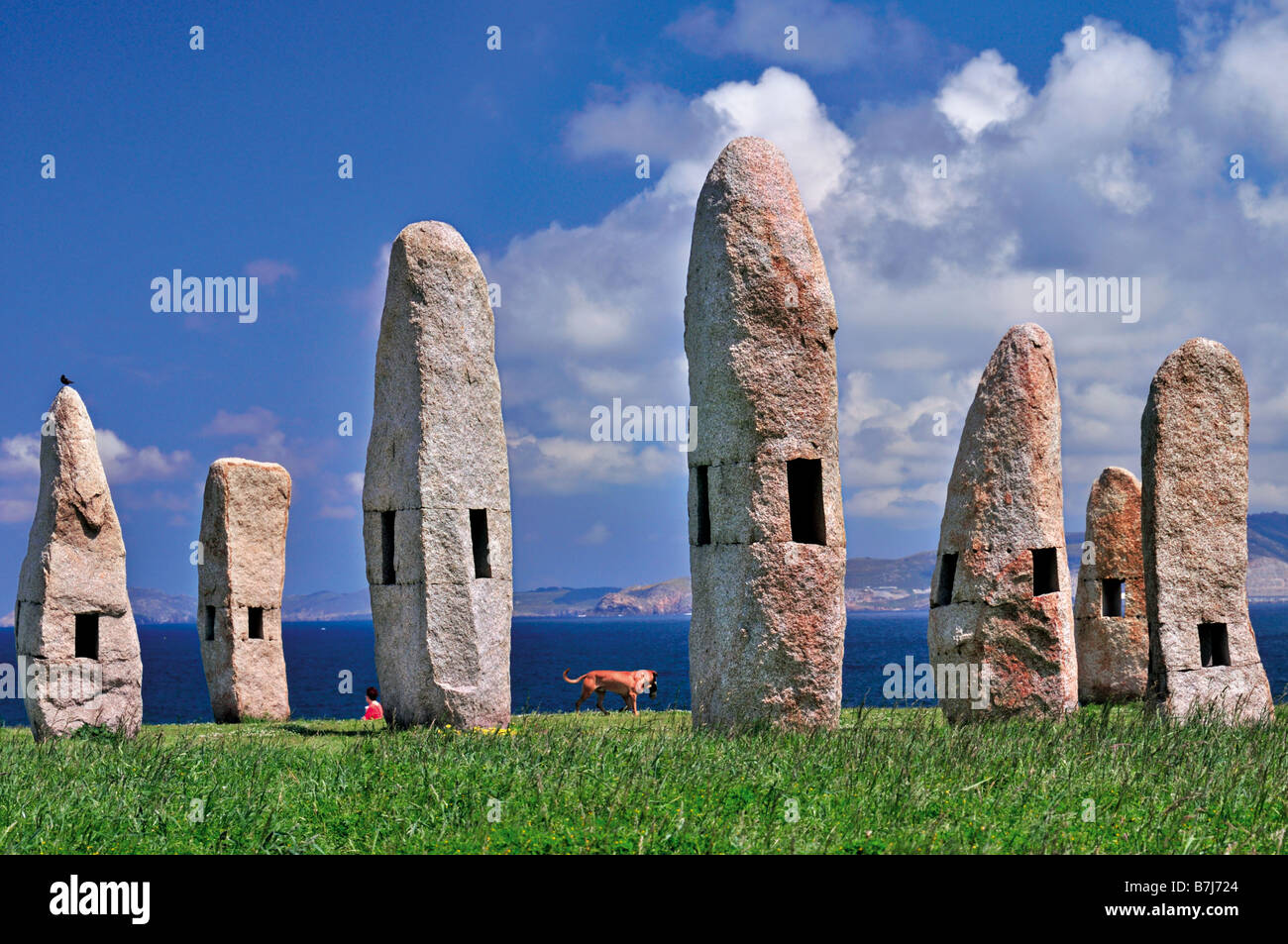 Il menhir di Lagundo'monument nel parco della scultura Parque Celta in A Coruña, Galizia, Spagna Foto Stock