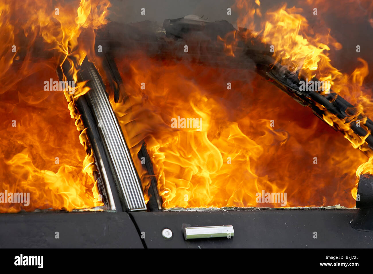 Station wagon incendio sulla vettura, Smithville, Ontario Foto Stock