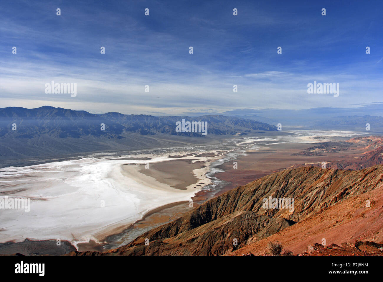 Vista desolata della Valle della Morte il più caldo e arido e luogo più basso negli Stati Uniti. Pic presi da Dante nella vista, California USA Foto Stock