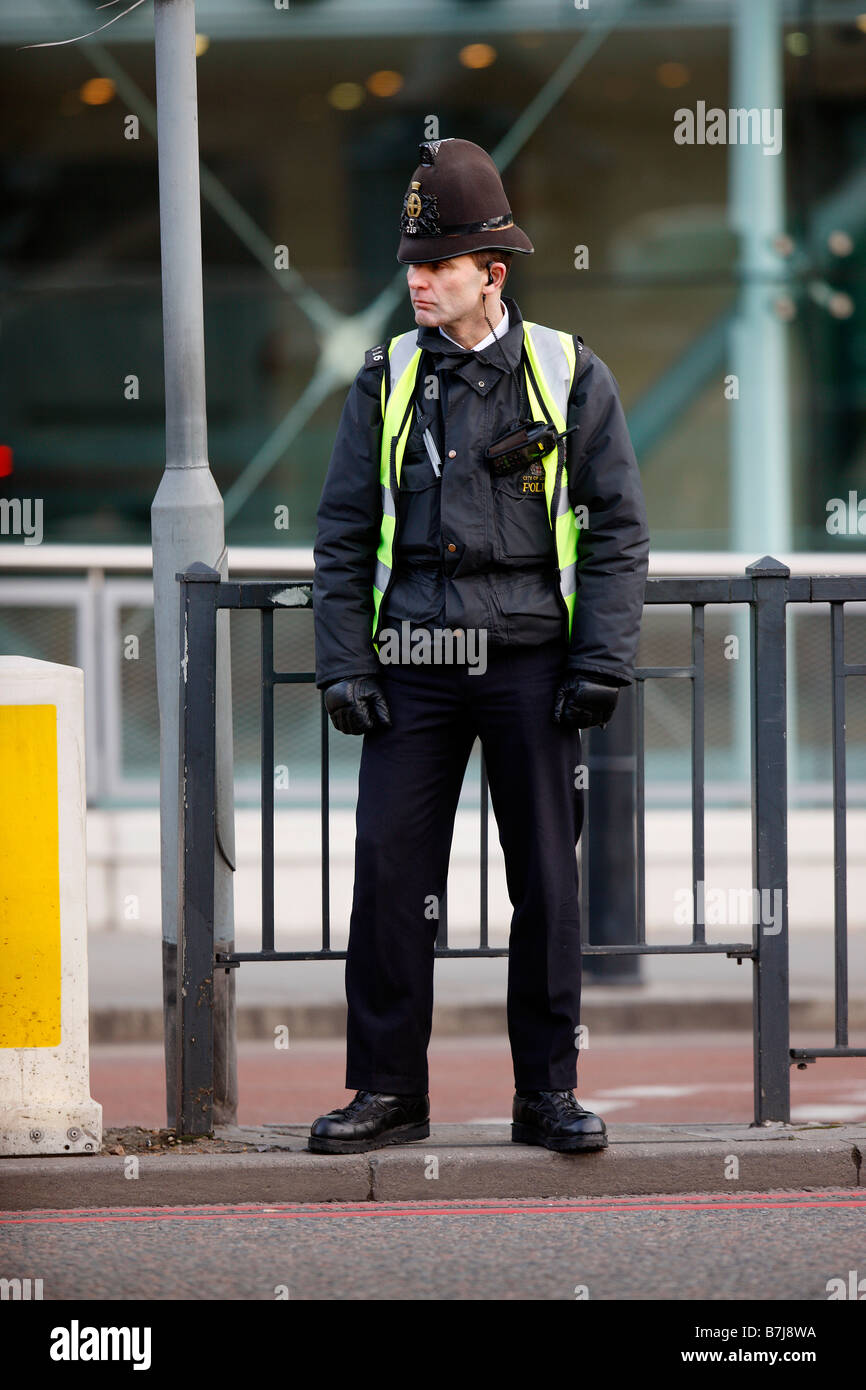 Il poliziotto in uniforme, London, Regno Unito Foto Stock