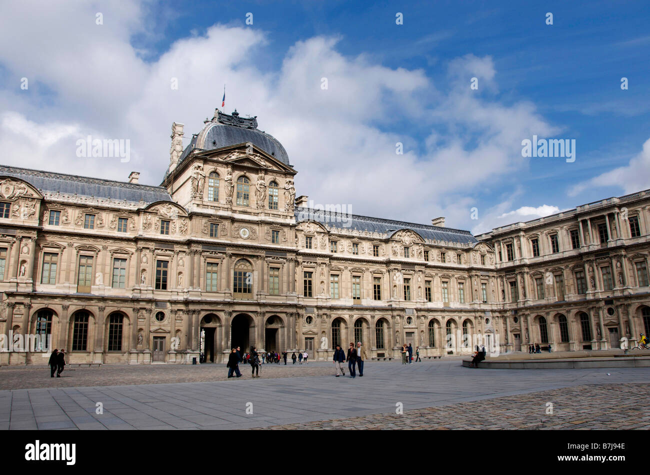 Parigi. La Cour Carree (cortile quadrato) del Palazzo del Louvre Francia Foto Stock
