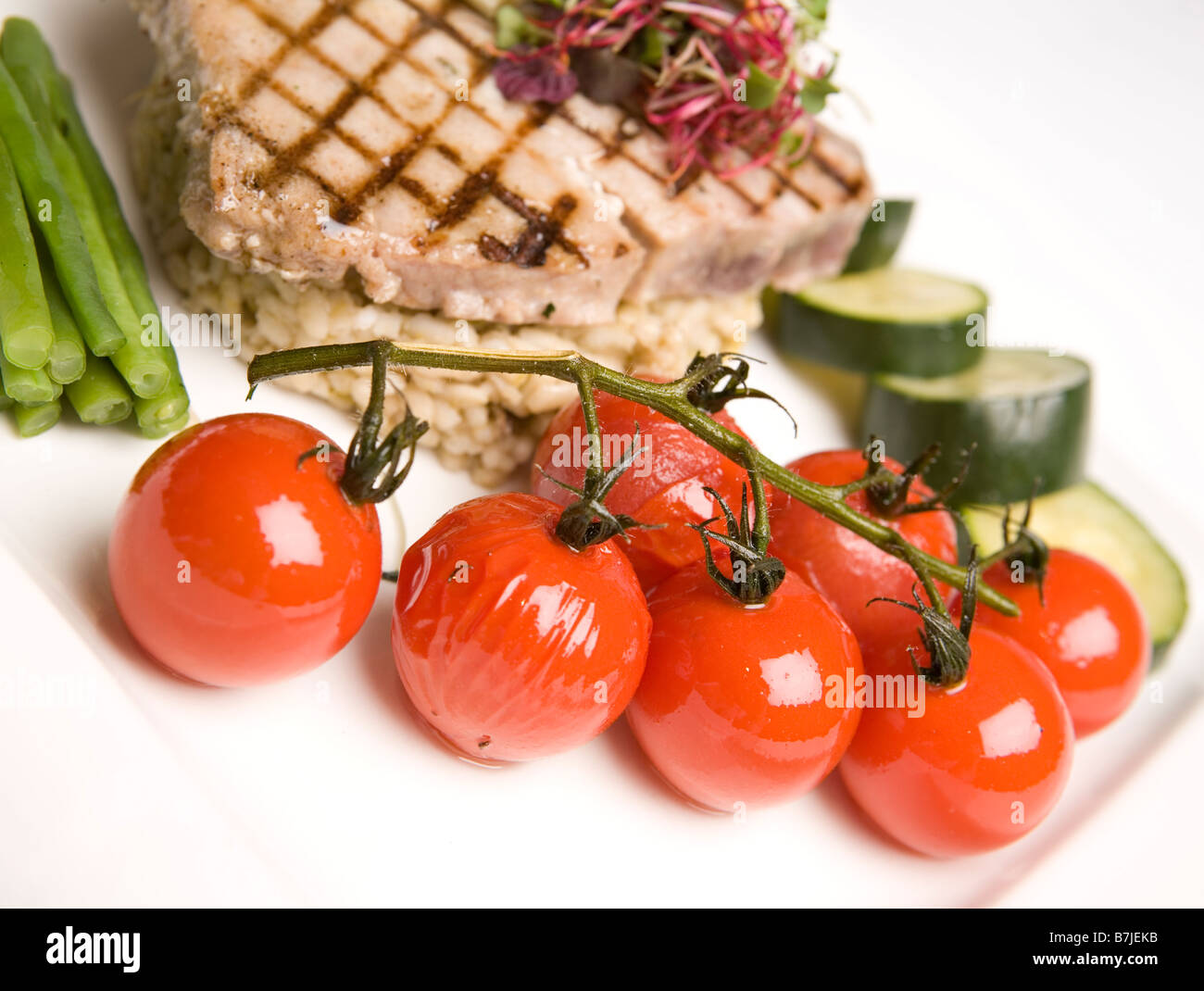 Tonno grigliato & Cherry insalata di pomodoro Foto Stock