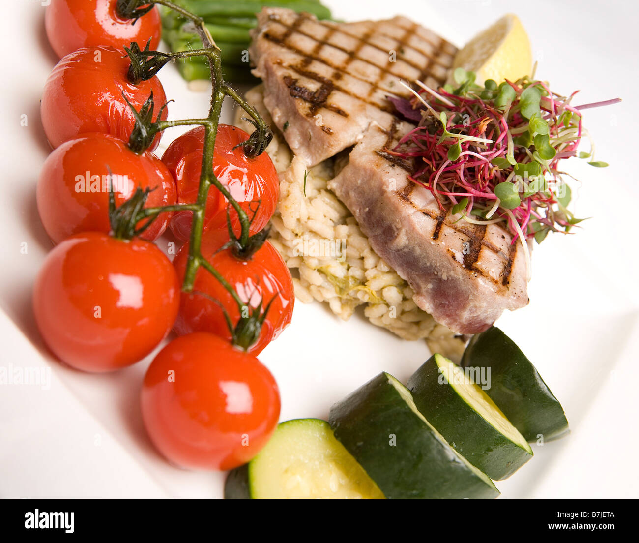 Tonno grigliato & Cherry insalata di pomodoro Foto Stock
