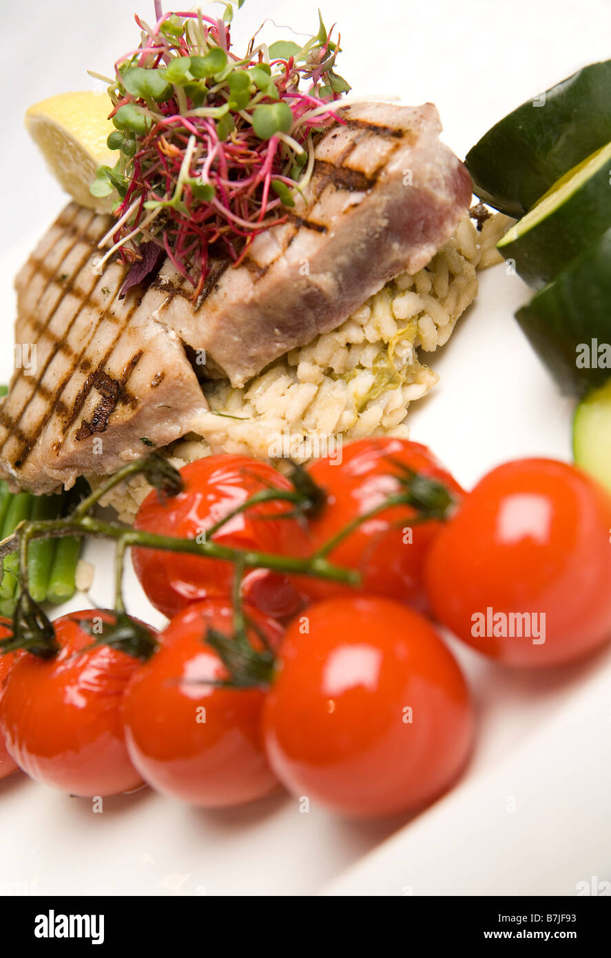 Tonno grigliato & Cherry insalata di pomodoro Foto Stock