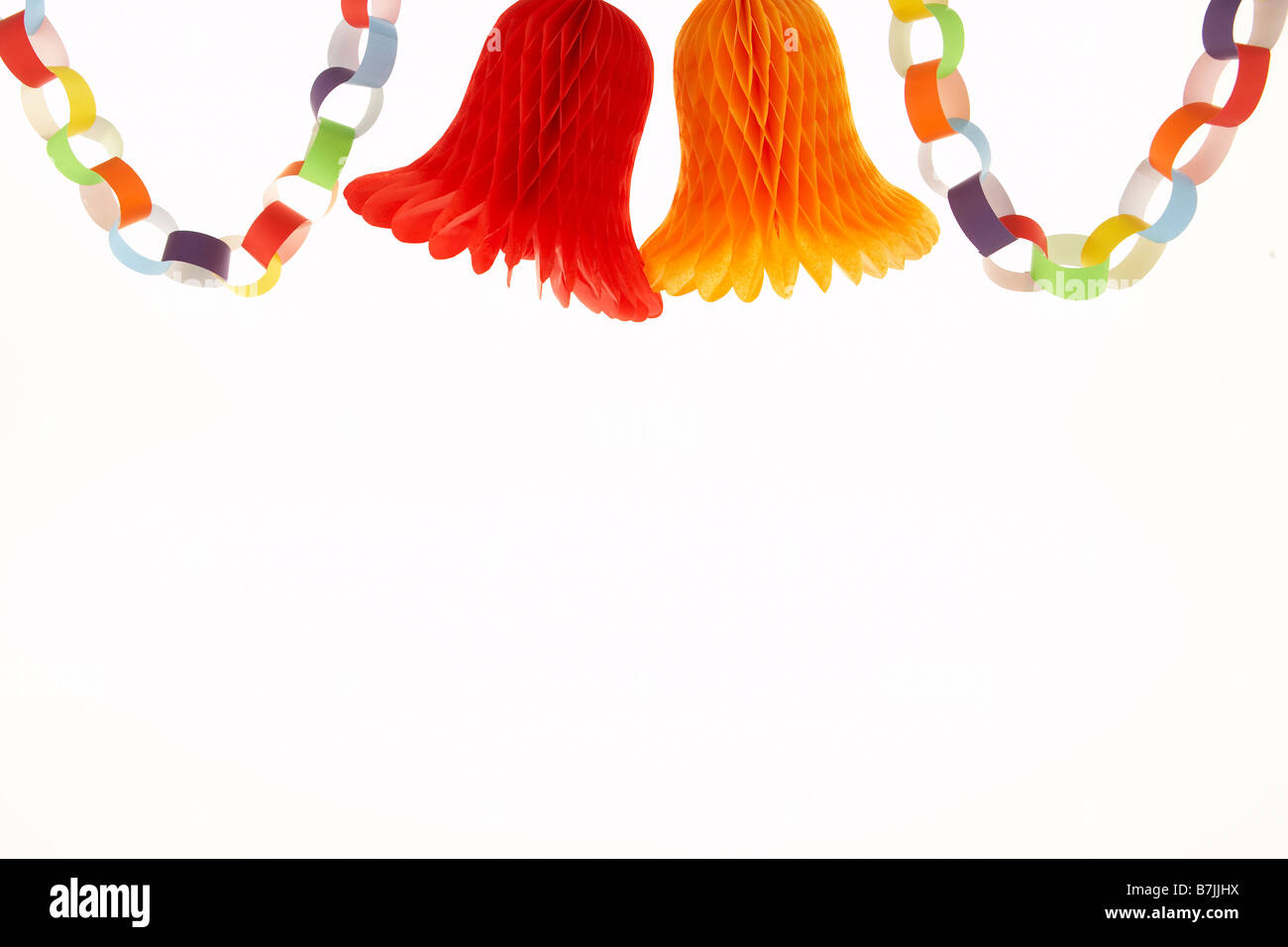 Carta decorazioni di Natale contro uno sfondo bianco Foto Stock