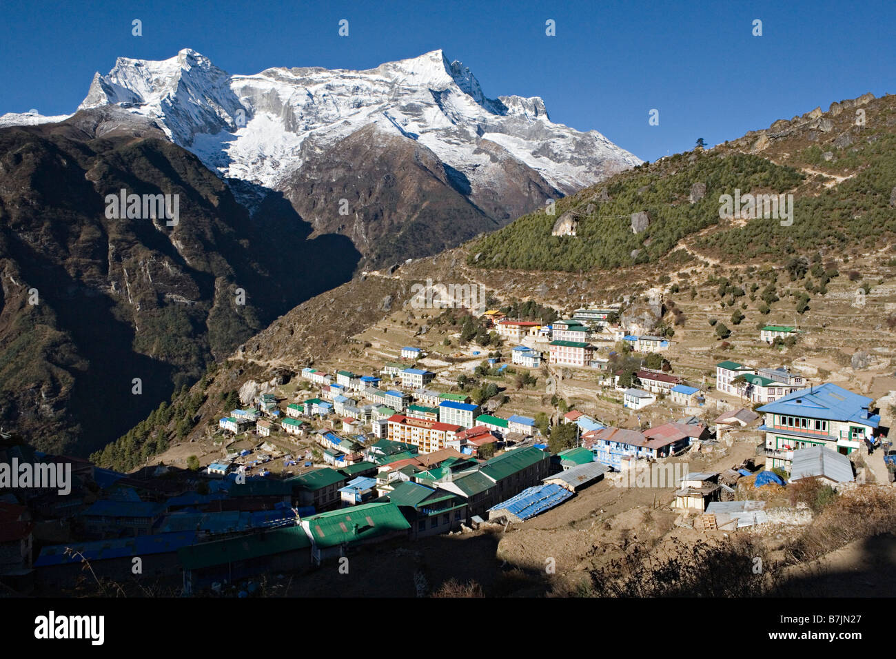 Namche Bazar ( Nemche Bazaar o Namche Bazarin ) Village è il gateway per la alta Himalaya in Nepal Foto Stock