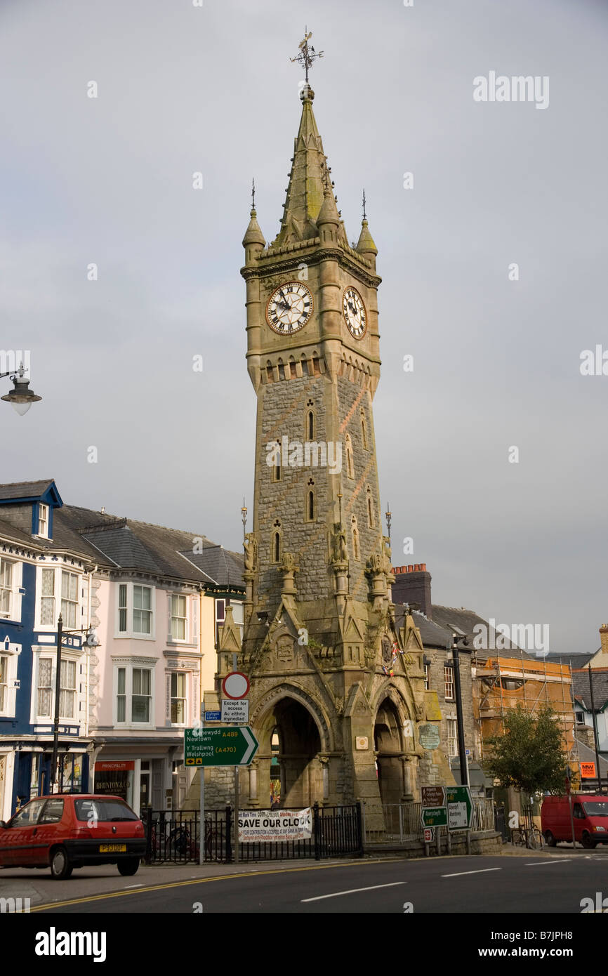 Il Castlereagh Memorial Clock città in Machynlleth allo svincolo della A487 amd A489, il Galles del Nord Foto Stock