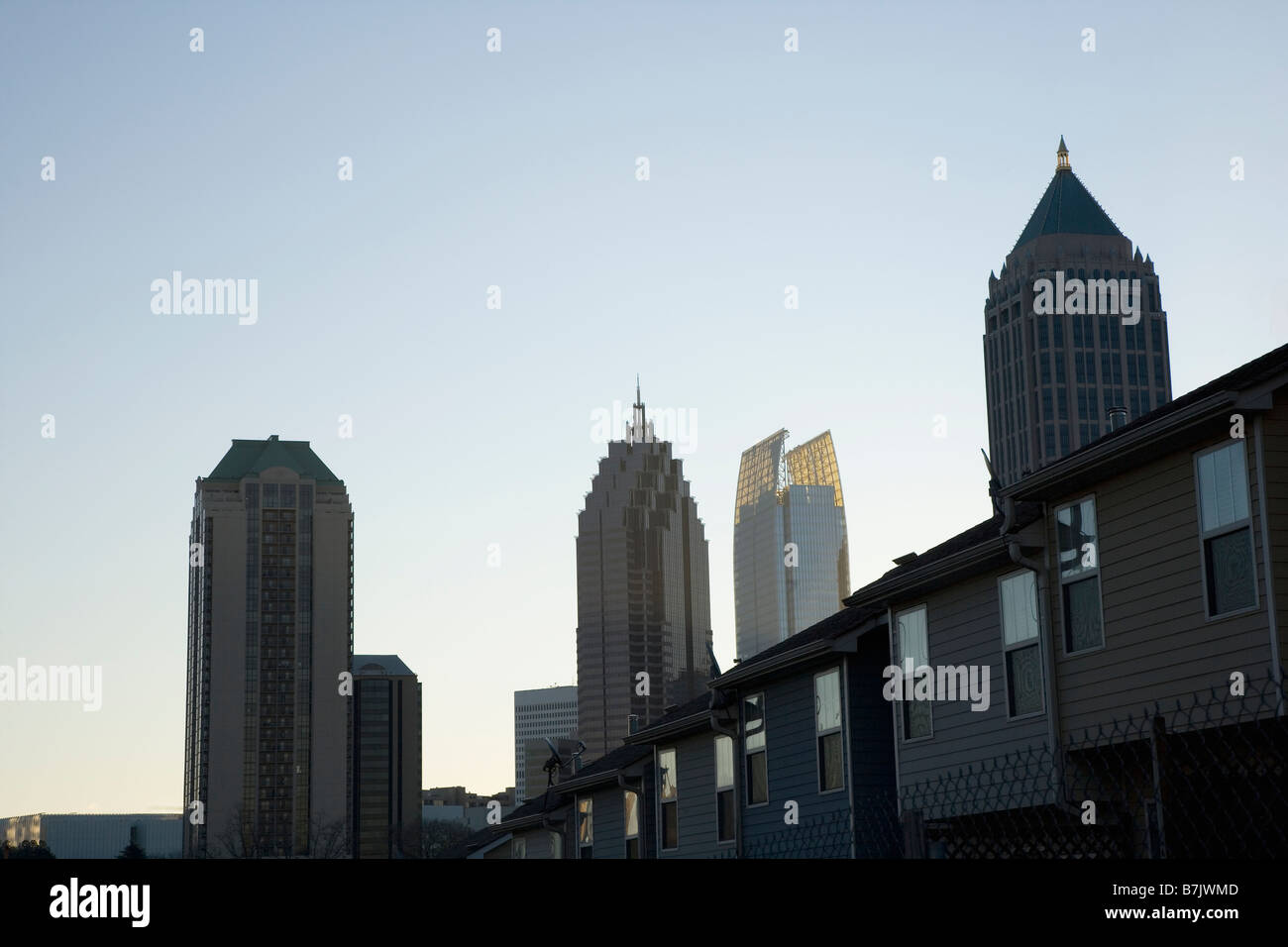 Midtown Atlanta, edifici da Atlantic Station con proprietà residenziale in primo piano, Atlanta, Georgia Foto Stock