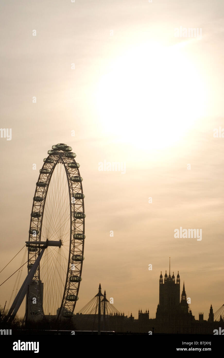 Il London Eye e la Casa del Parlamento Foto Stock