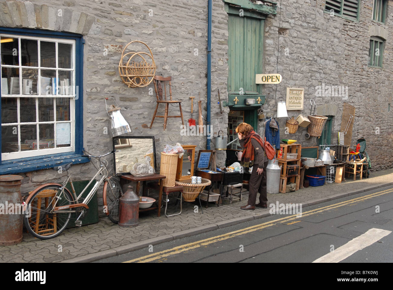 Antichi o bric a brac shop in Hay on Wye Herefordshire Foto Stock