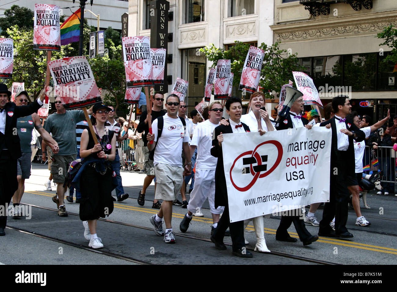Dimostranti per matrimonio uguaglianza USA a San Francisco - Gay Lesbica lgbt Pride Parade di San Francisco in California Foto Stock
