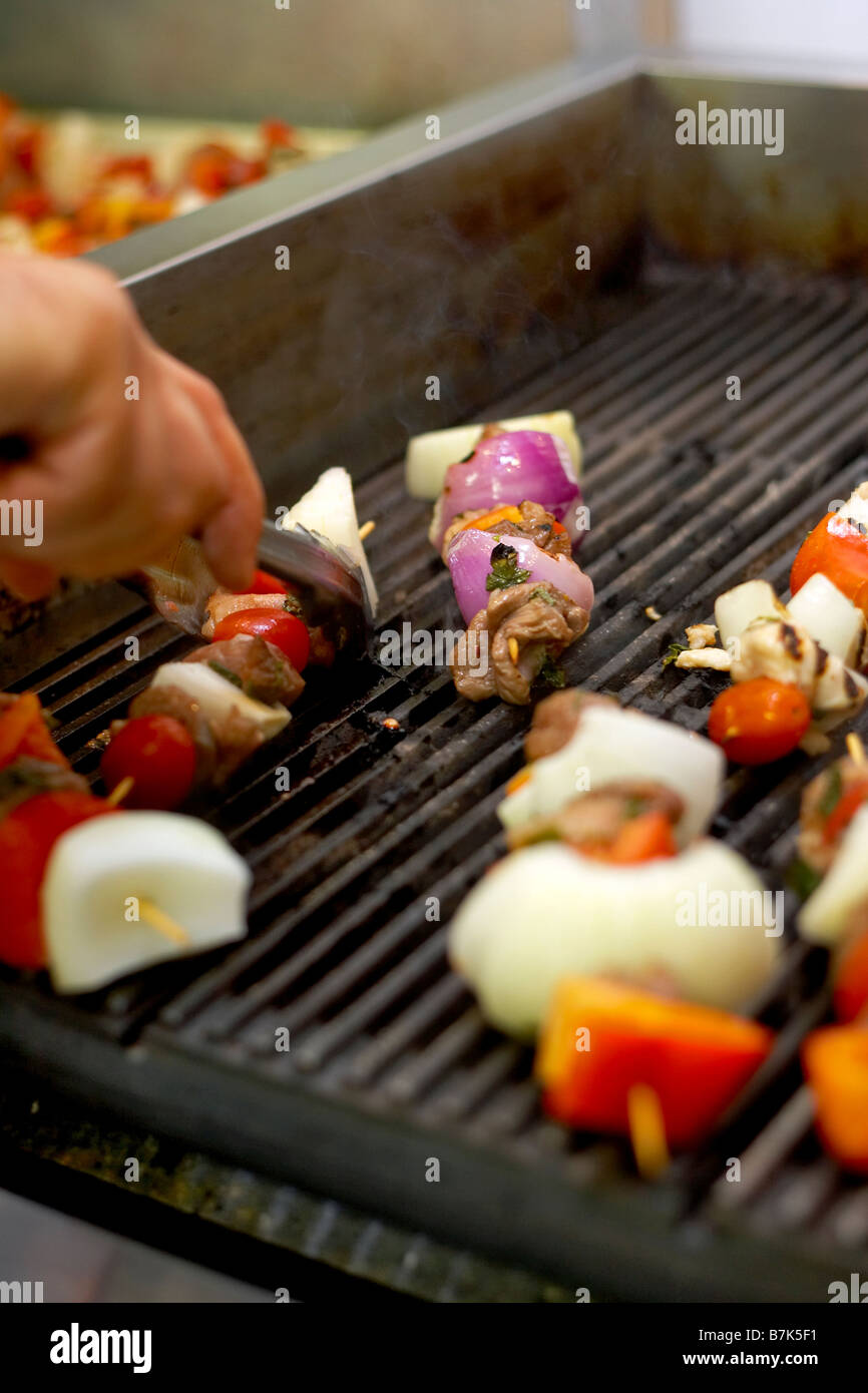 Shish spiedini cottura alla griglia Foto Stock