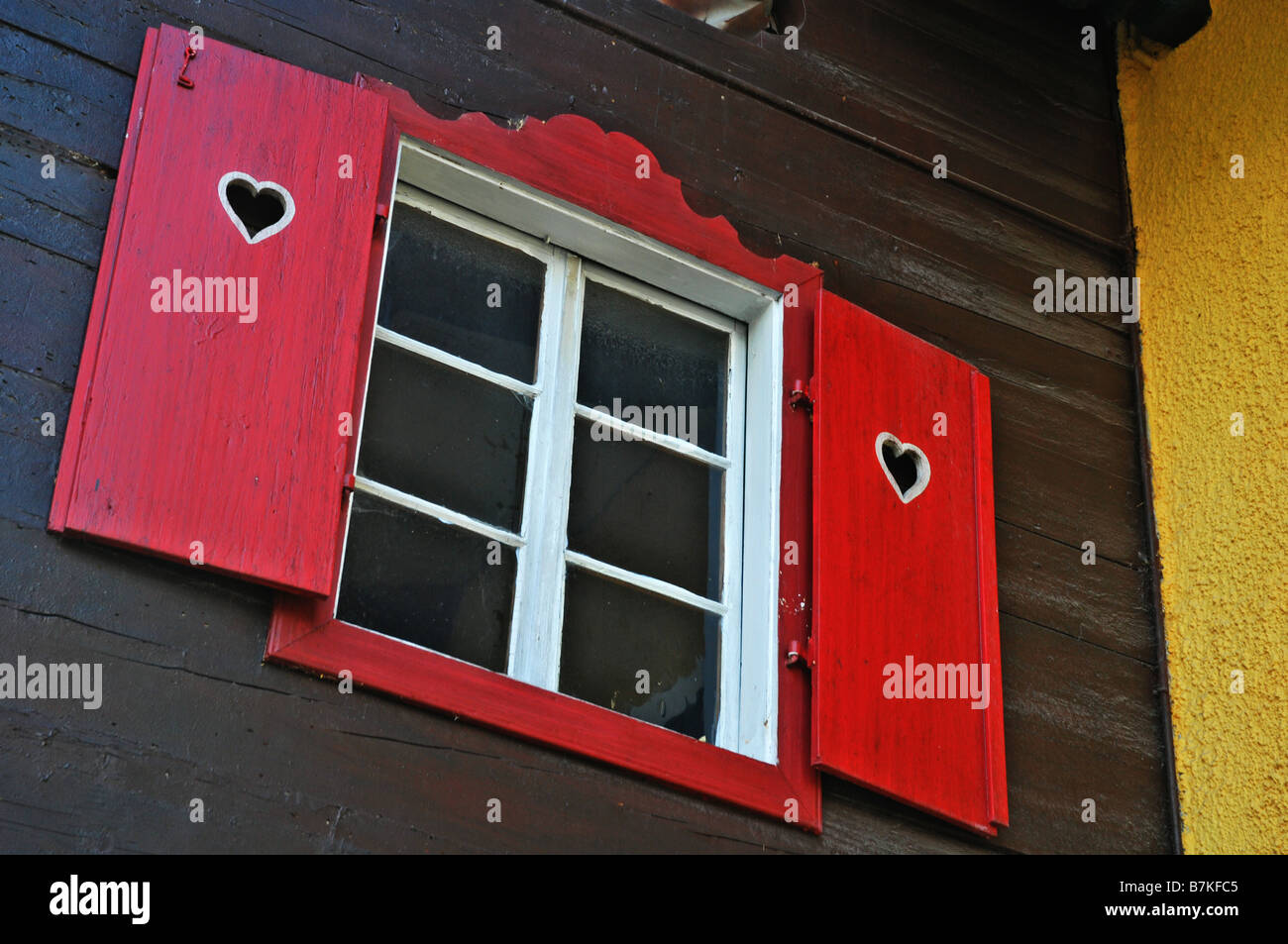 Finestra di decorazione della casa austriaca Zillertal Tirolo Austria Foto  stock - Alamy