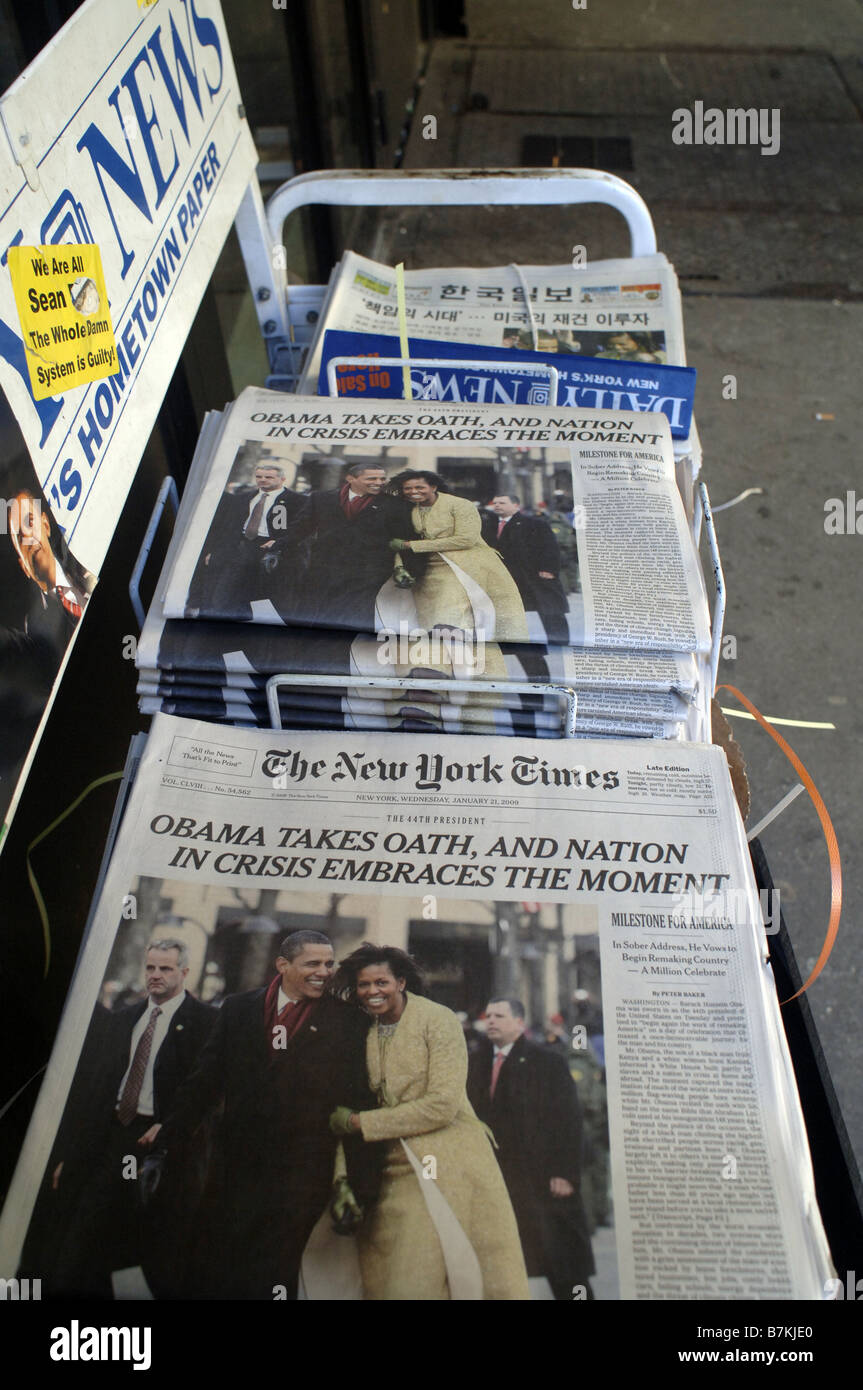 In primo piano su quotidiani a New York il mercoledì 21 gennaio 2009 coprono le cerimonie di inaugurazione di Barack Obama Foto Stock