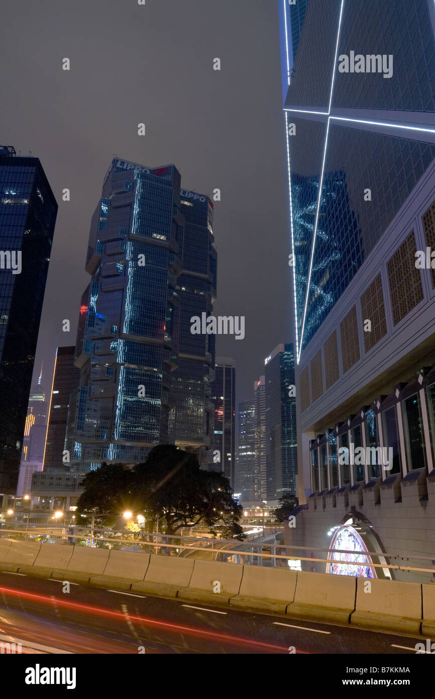 Il traffico in movimento scena notturna, il distretto centrale, Hong Kong, Cina Foto Stock