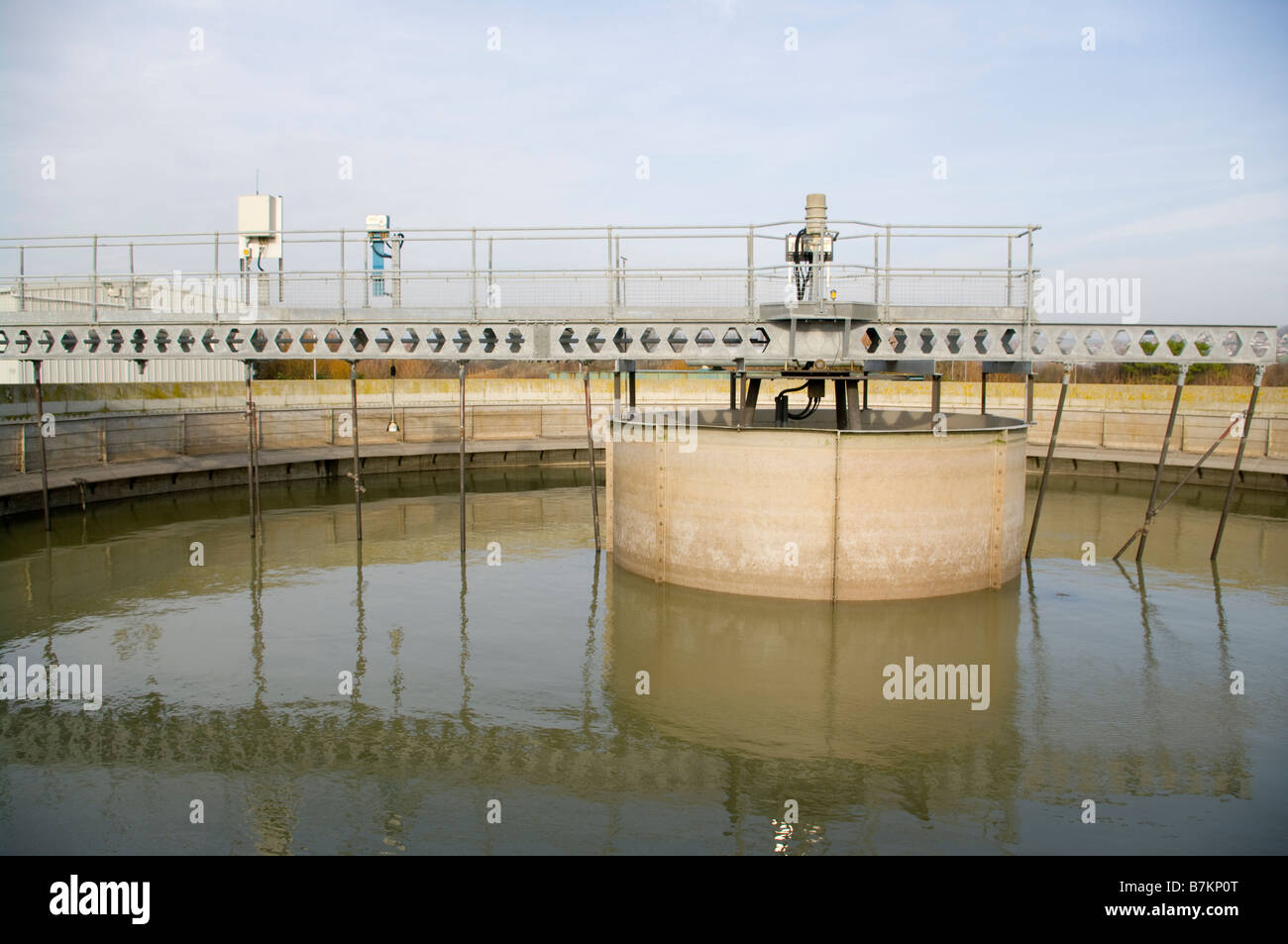 La liquidazione finale meridionale del serbatoio acque reflue Trattamento funziona Newhaven East Sussex Foto Stock