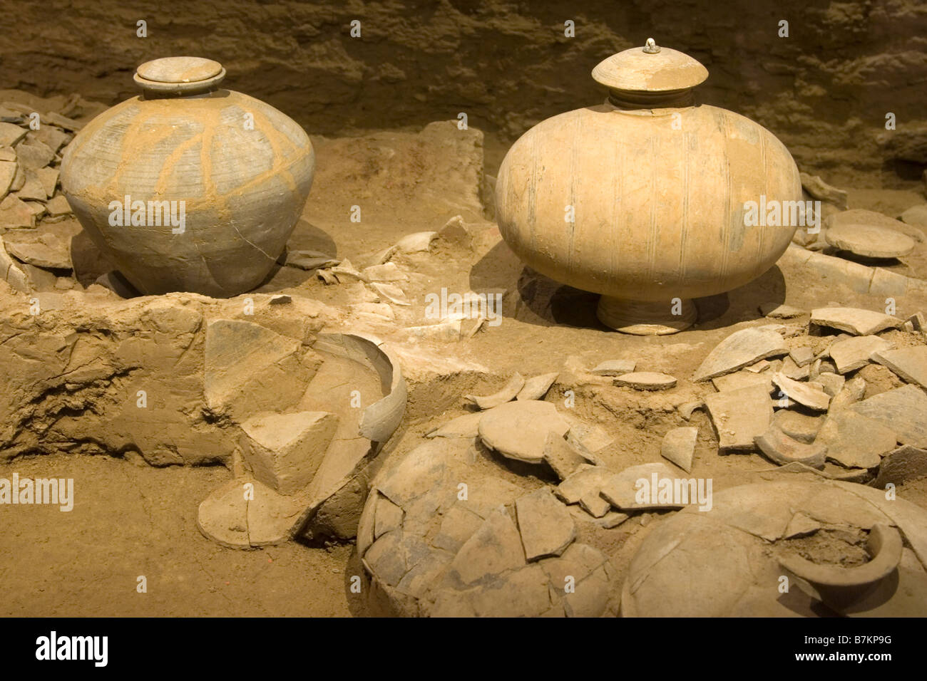I vasetti come trovata nel box dell'Imperatore Jingdi presso il Museo Han Yang Ling in Xian in Cina. Foto Stock