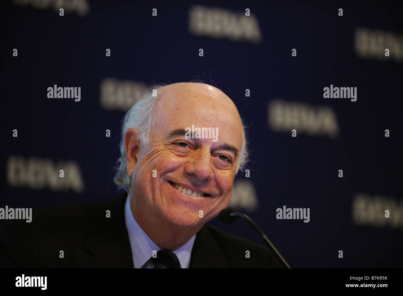 Francisco González presidente del Banco Bilbao Vizcaya Argentaria Sa nel corso di una conferenza stampa a Madrid Spagna Foto Stock