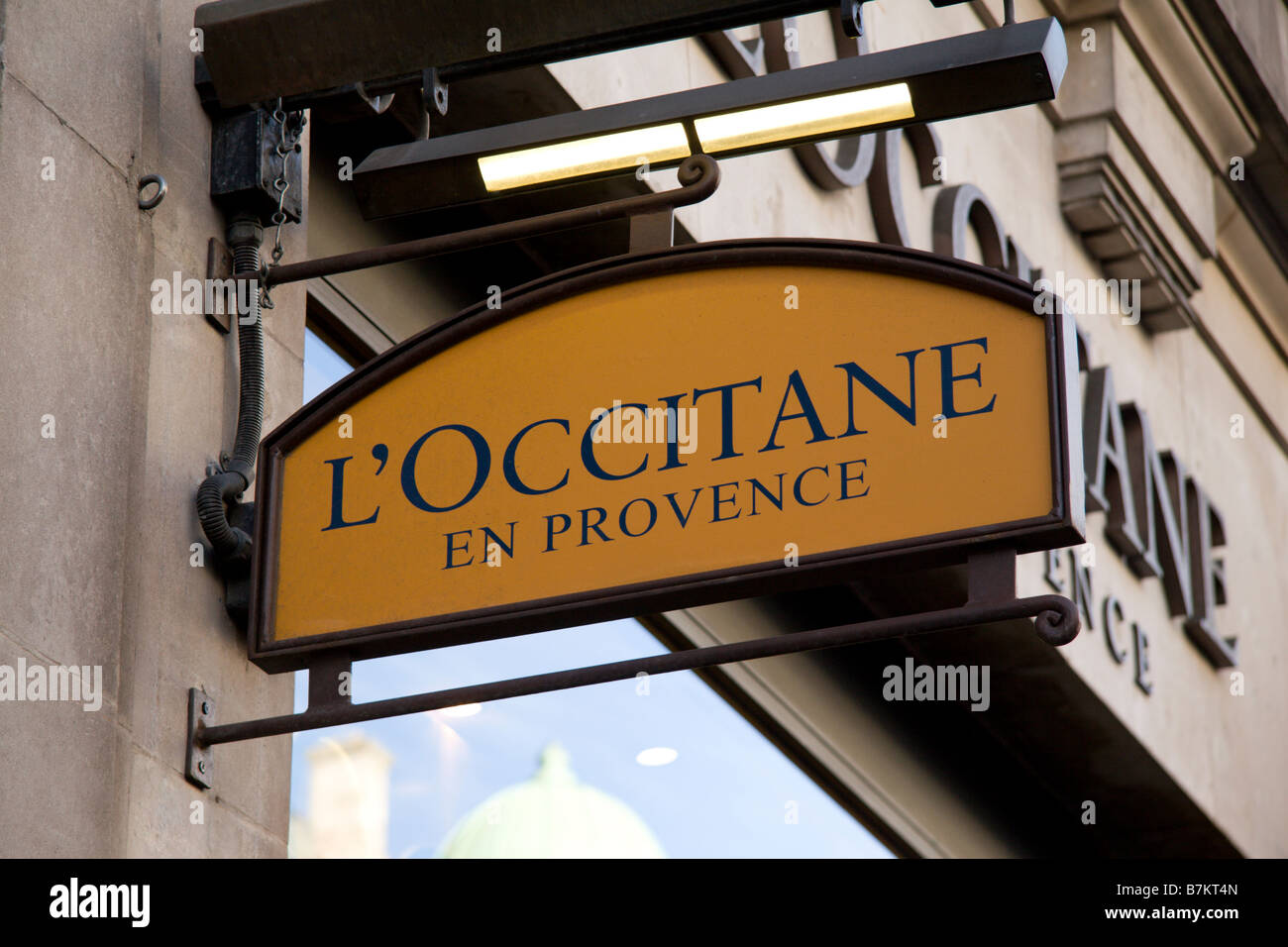 Un negozio per firmare il L'Occitane prodotti naturali di bellezza negozio di cosmetici, Regents Street a Londra. Gen 2009 Foto Stock